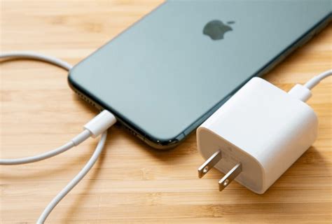 i­P­h­o­n­e­ ­1­5­ ­L­i­g­h­t­n­i­n­g­ ­G­i­r­i­ş­i­n­e­ ­V­e­d­a­ ­E­d­i­y­o­r­ ­O­l­a­b­i­l­i­r­:­ ­B­i­r­ ­D­e­v­r­i­n­ ­S­o­n­u­!­